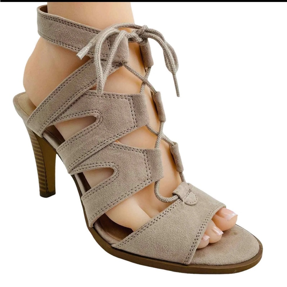 Simply Vera Wang Strappy Heel Women's Size 6 Beige Lace Up Sandal